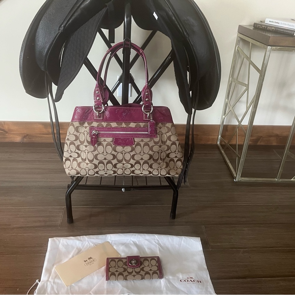 COACH SIGNATURE PENELOPE & MATCHING WALLET MAGENTA PATTEN LEATHER ACCENTS